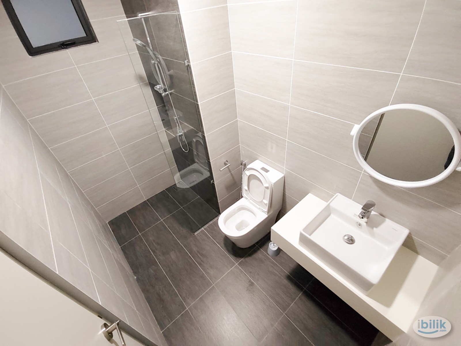 Studio Room with bathroom at Trion KL , Chan Sow Lin, LRT MRT2, Southgate, Sungai Besi, One Residence, Jalan Loke Yew - Image 4