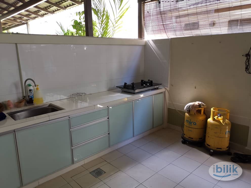 Tiny Room at Southbay Residence, Batu Maung - Image 3