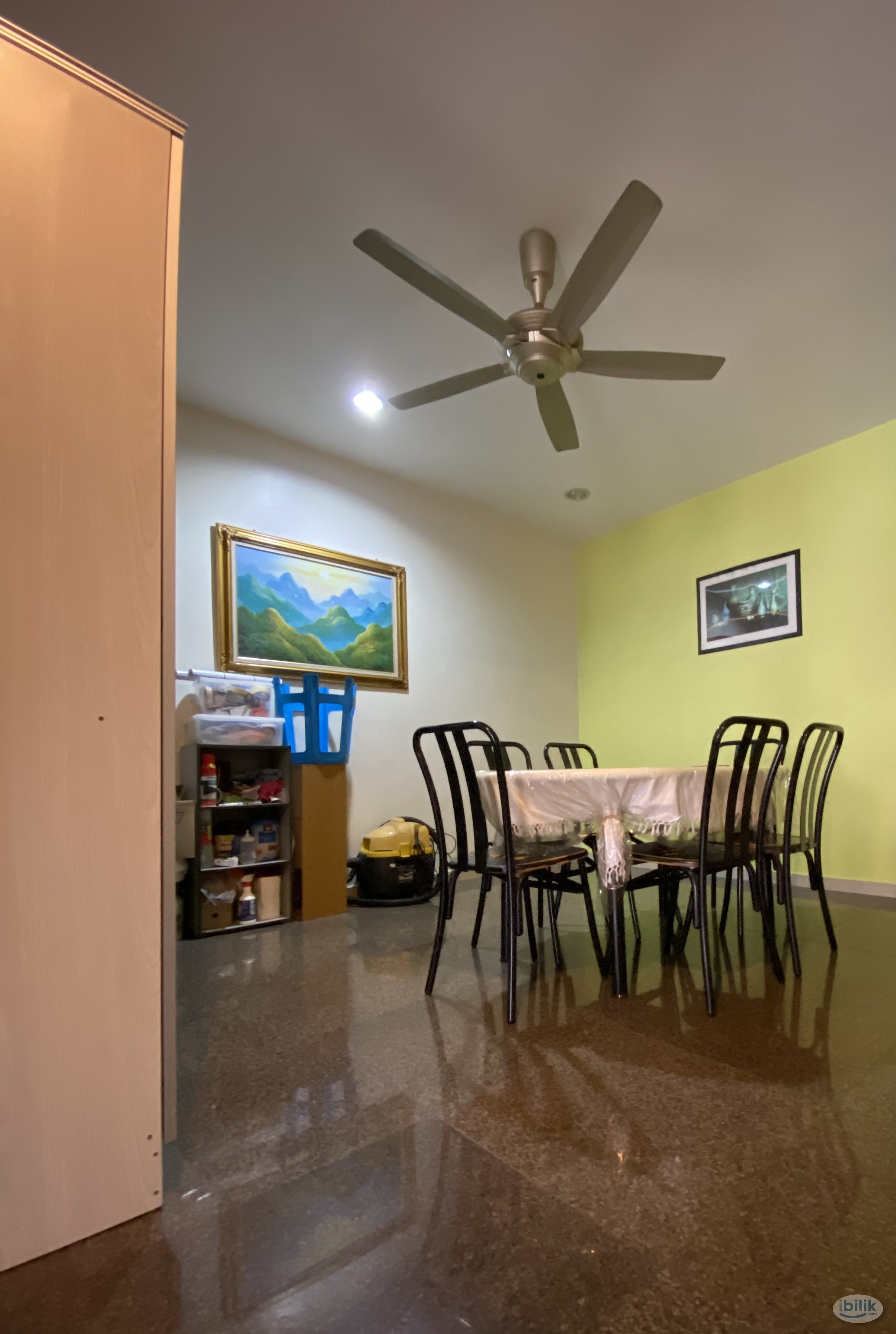 Middle Room at BU10, Bandar Utama - Image 1