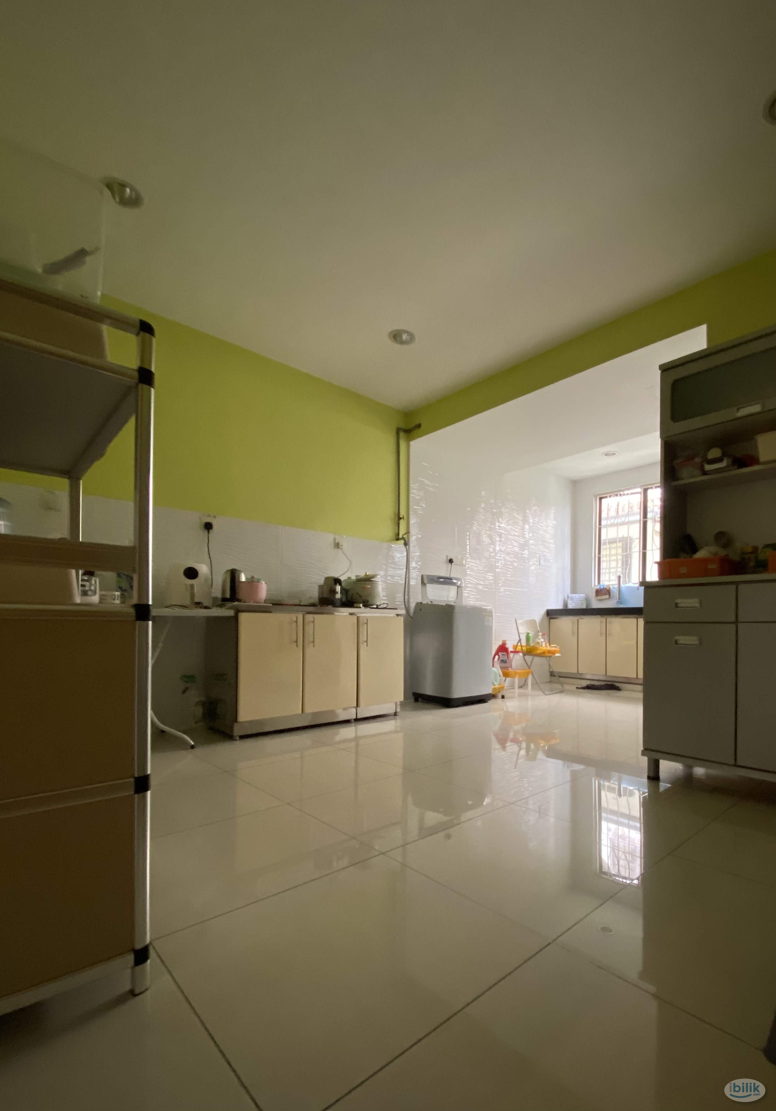Middle Room at BU10, Bandar Utama - Image 2