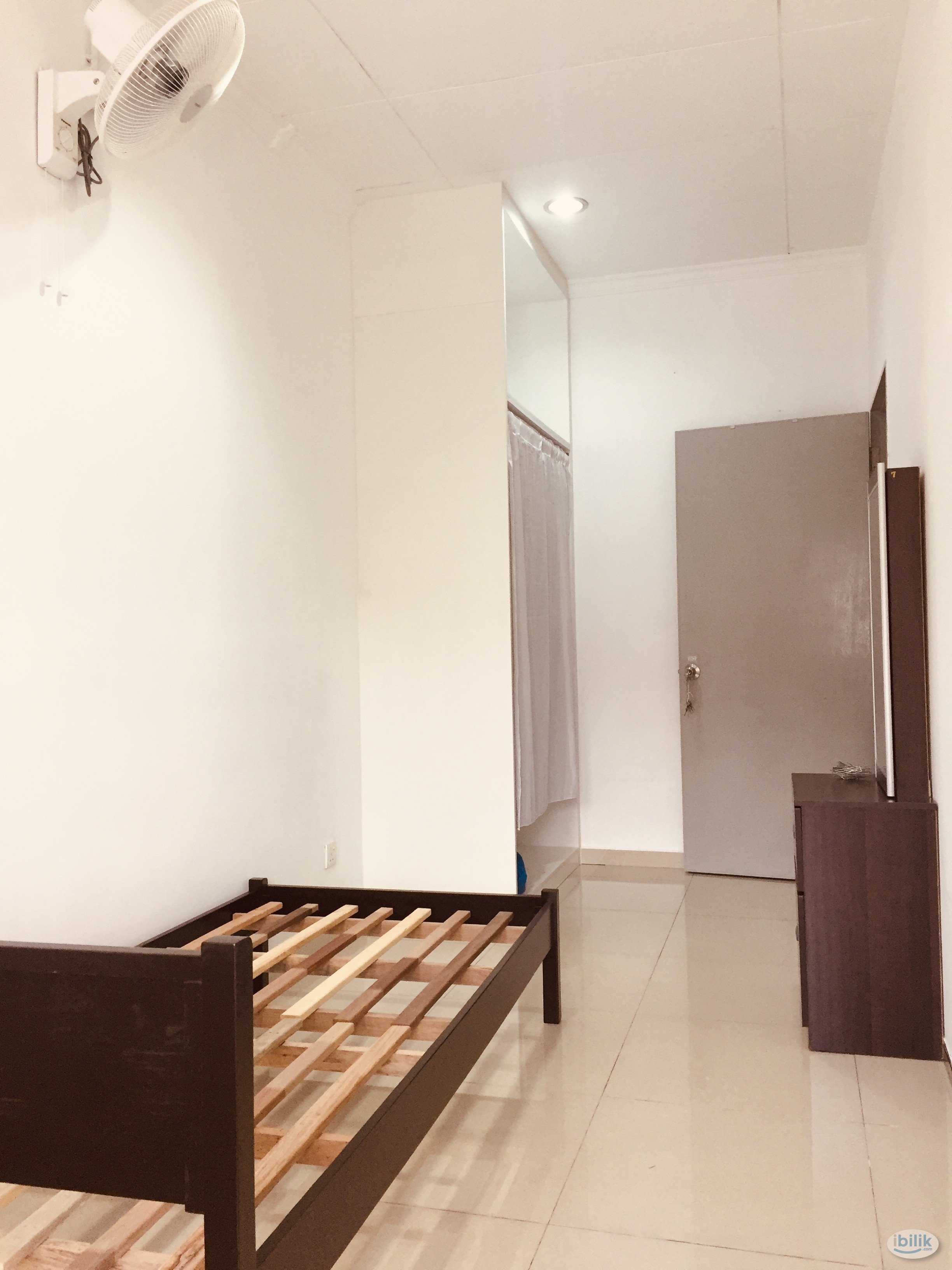 Middle Room at BU10, Bandar Utama - Image 5