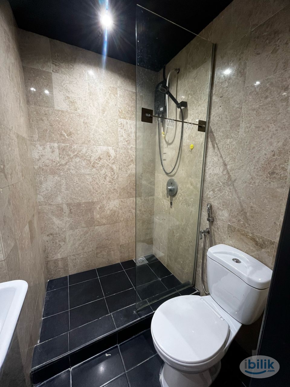 🏨 "Hulo CO-LIVING HOTEL TRX Mall & 5MINS WALKING MONORAIL IMBI" 🛍️ - Image 2