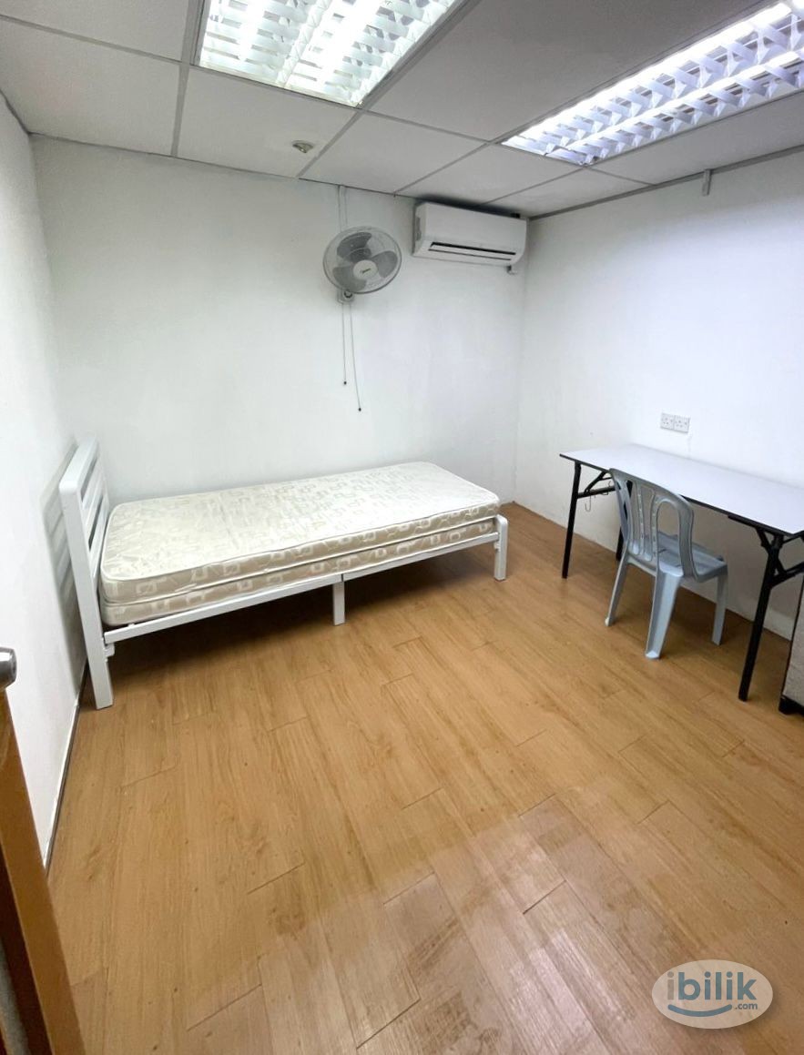 Walking Distance to IOI Puchong 🚆 Low Deposit Room Rent + Free WiFi - Image 1