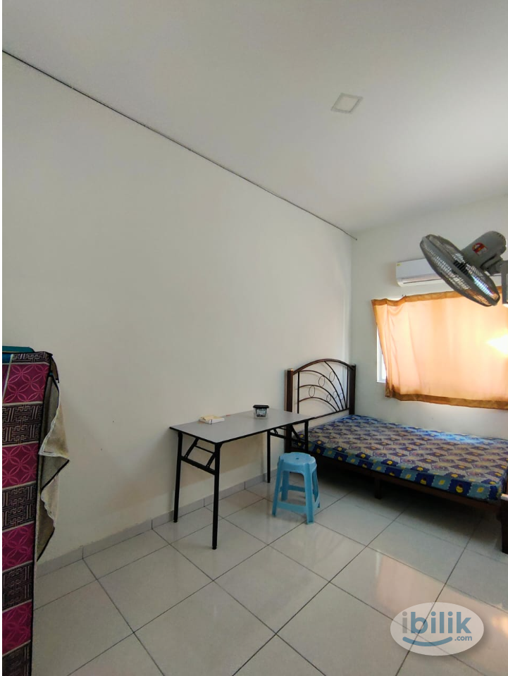 Low Depo 🌈 Non-Sharing Room for Rent at Taman Seri Jaromas, Jenjarom Free WiFi 📱 - Image 1