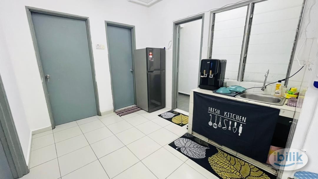 Middle Room at Kuala Lumpur, Malaysia - Image 2