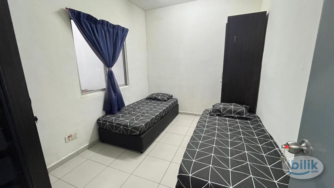 Middle Room at Kuala Lumpur, Malaysia - Image 3