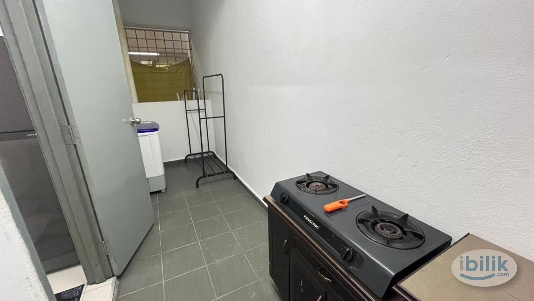 Middle Room at Kuala Lumpur, Malaysia - Image 4