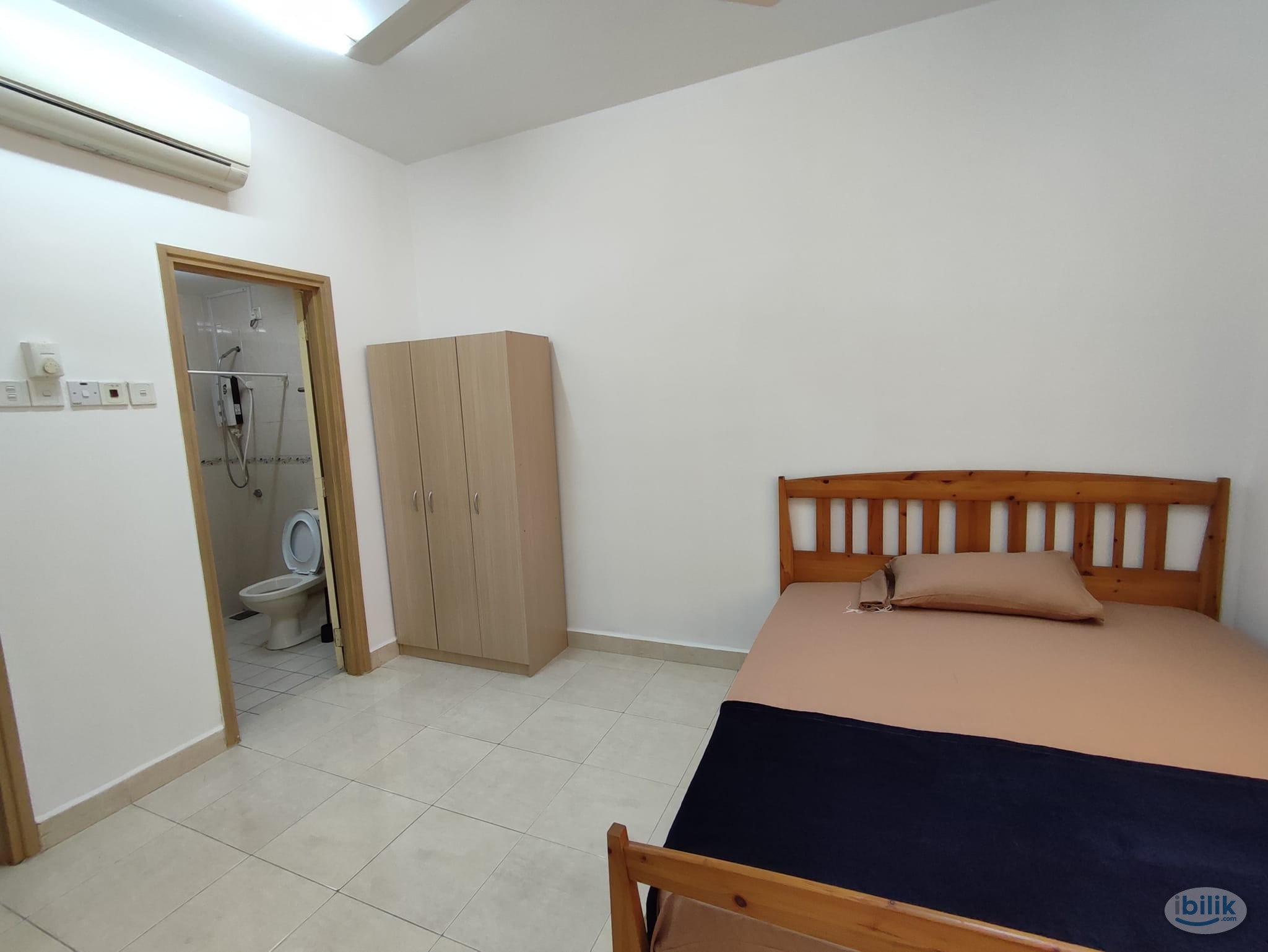 MSTER BED ROOM AT PELANGI UTAMA CONDO FOR FEMALE ONLY - Image 4