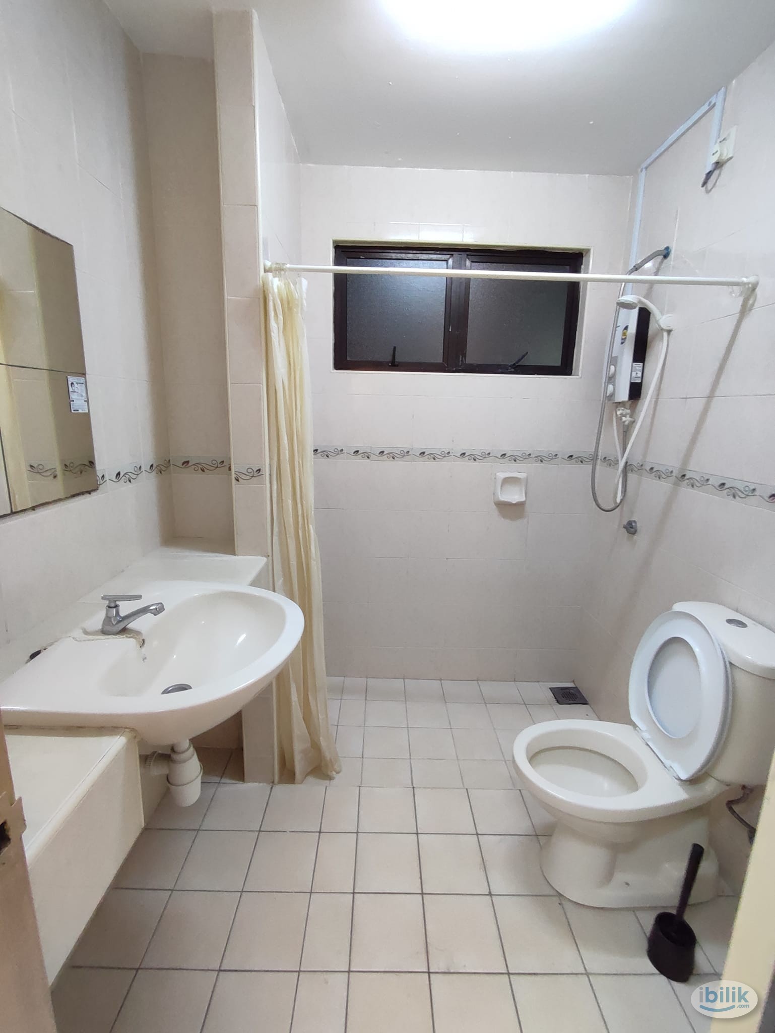FEMALE MIDDLE ROOM AT PELANGI UTAMA CONDO - Image 1