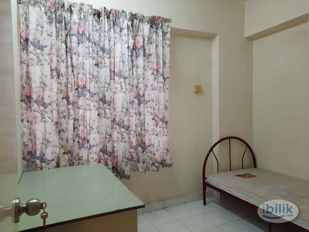 Middle Room at Kelana D'Putera, Kelana Jaya - Image 1
