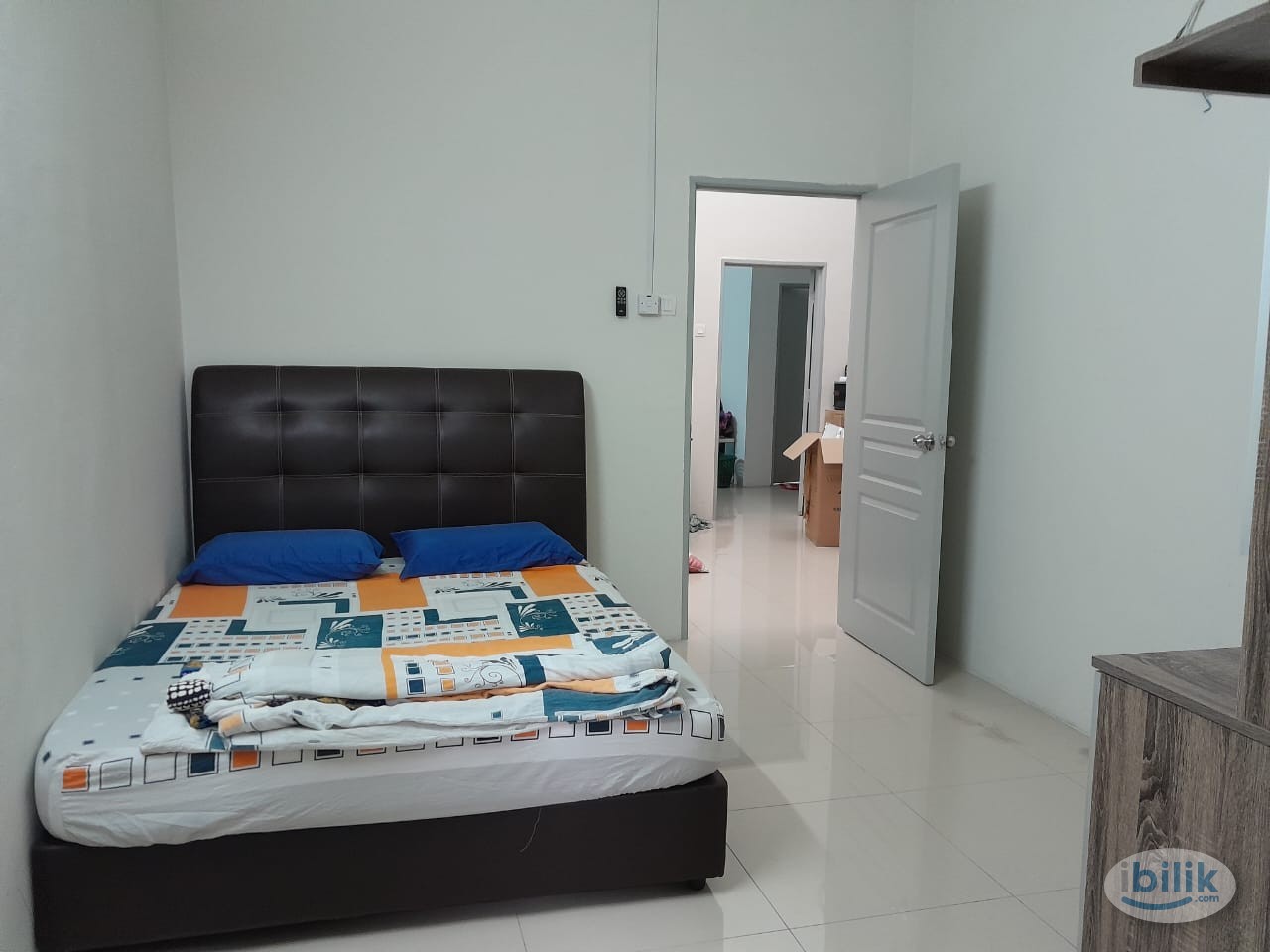 Fully furnished room with attached bathroom - Image 3