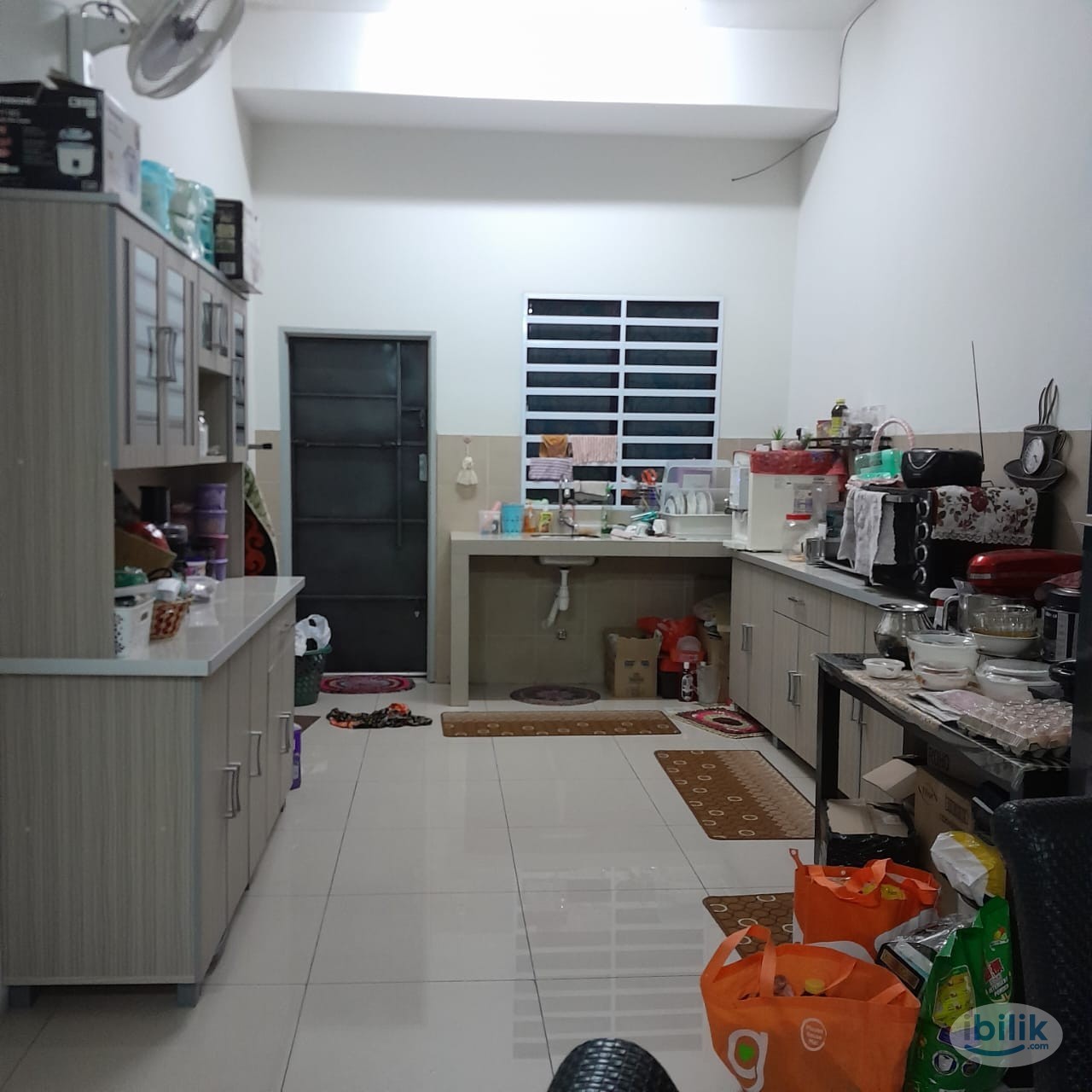 Fully furnished room with attached bathroom - Image 4