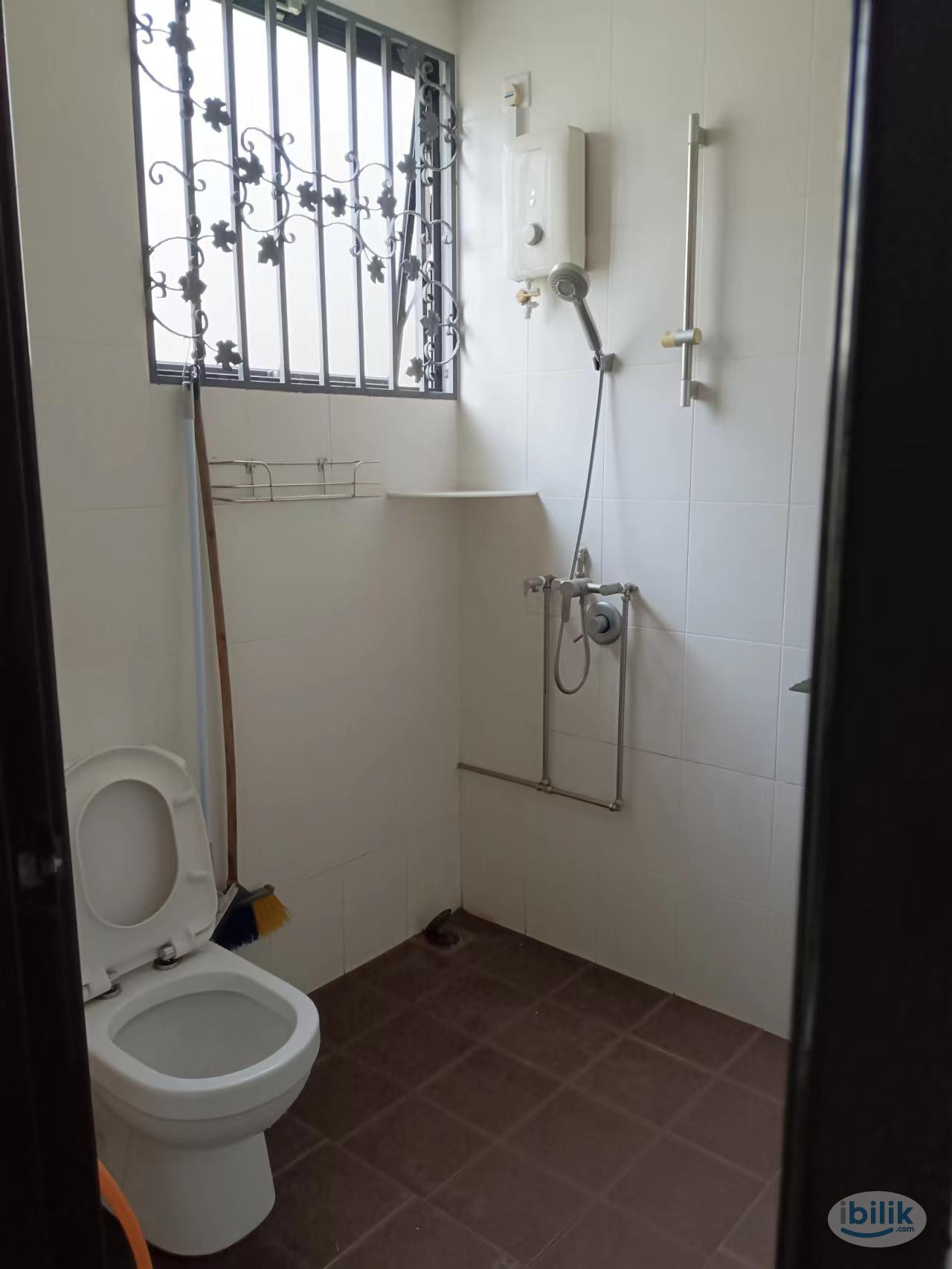 Middle Room at Southbay Residence, Batu Maung - Image 2