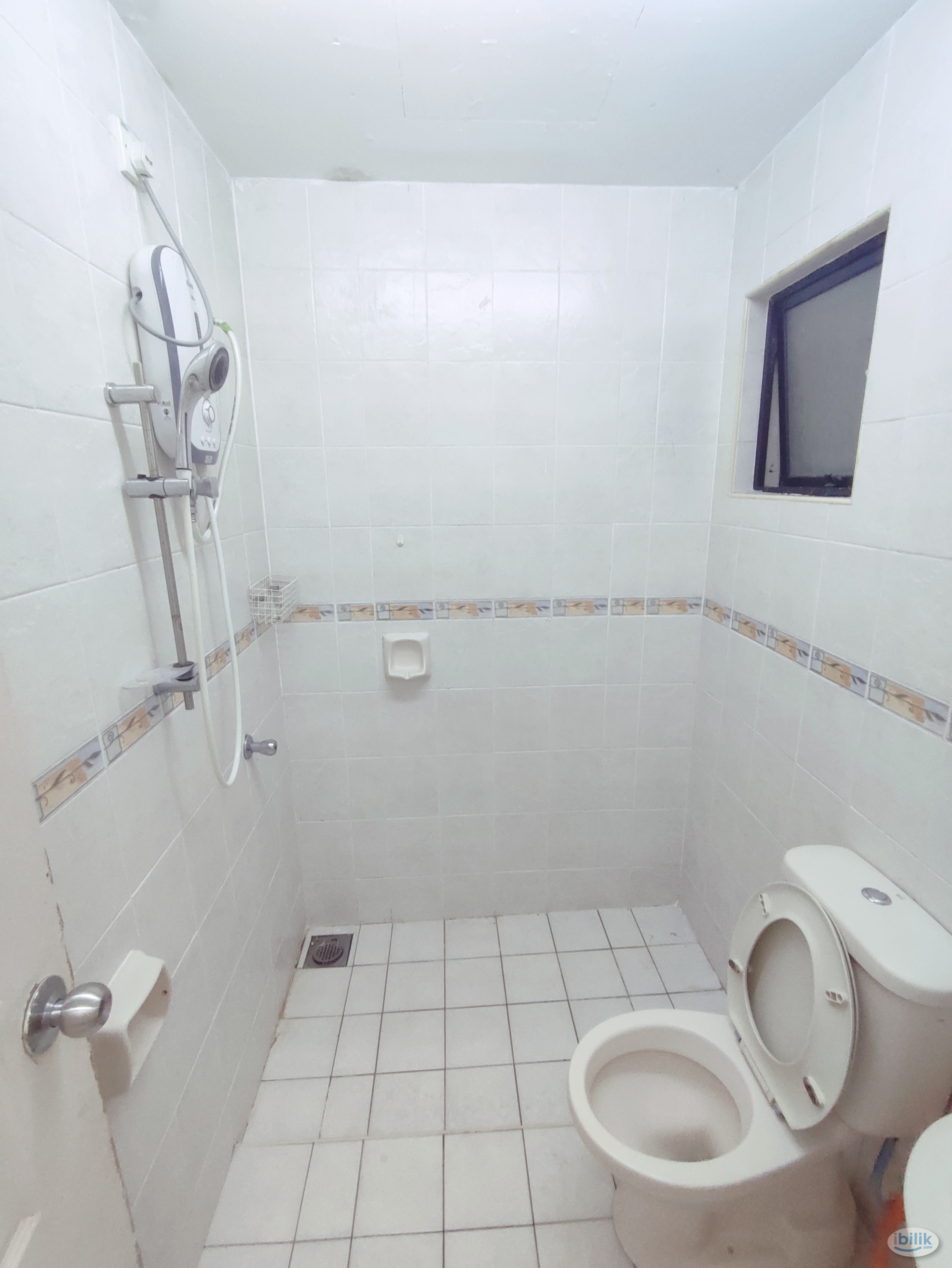 ⭐⭐⭐⭐ FEMALE MIDDLE ROOM AT PELANGI UTAMA CONDO - Image 3