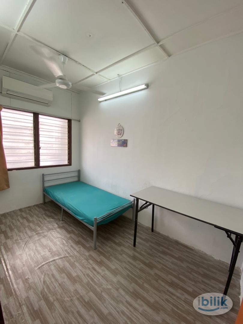 MIDDLE  Room at PJ14, Petaling Jaya - Image 1