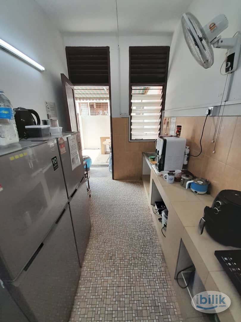 MIDDLE  Room at PJ14, Petaling Jaya - Image 2