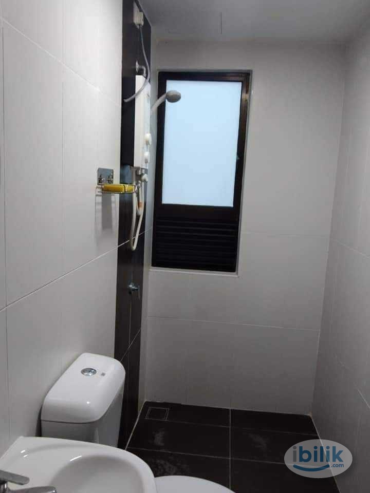 Master Room at The Heights Residence @ Taman Muzaffar Heights, Ayer Keroh - Image 4