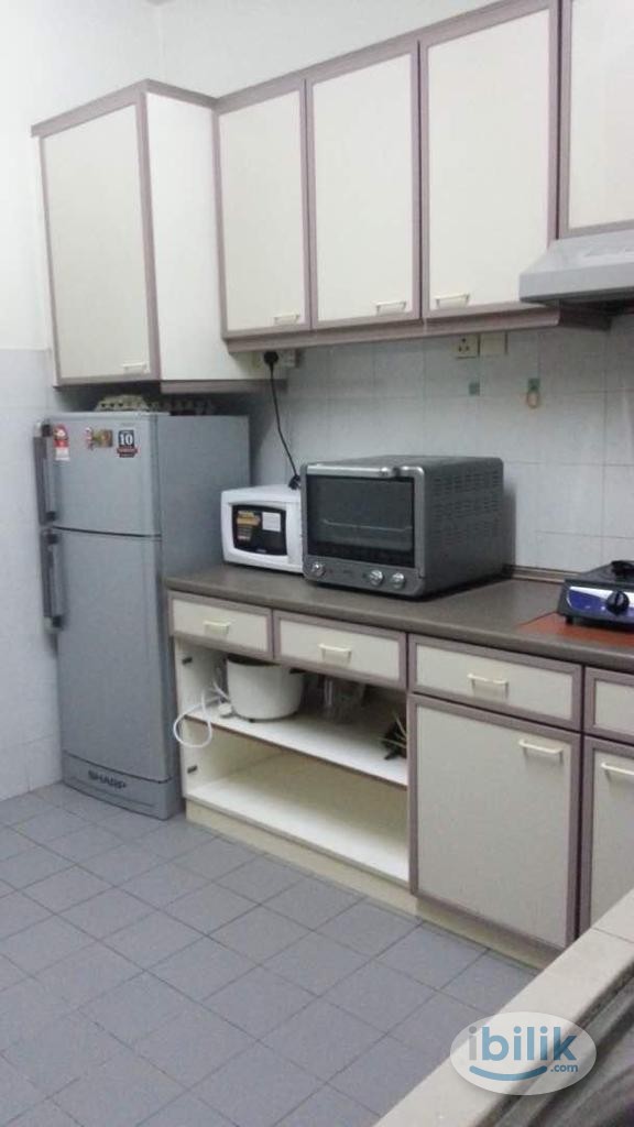 Middle Room at Palmville, Bandar Sunway - Image 2