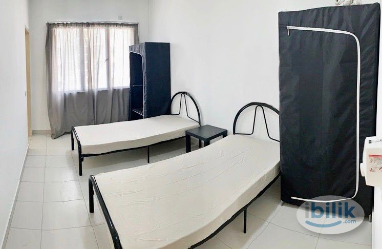 Furnished Master Room Sharing, De Palma Apt - Image 4