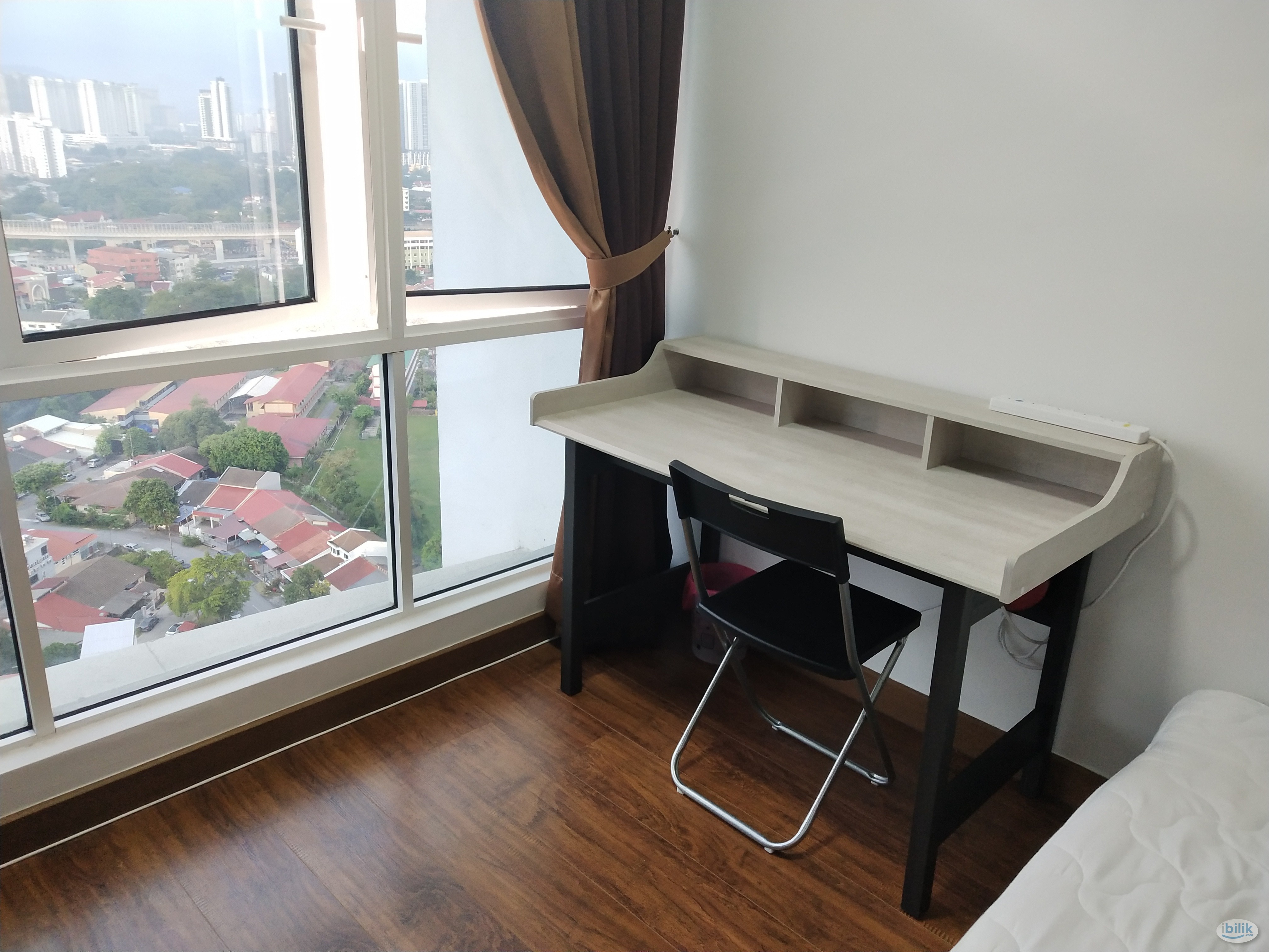 Fully Furnished Aircon Middle Room with Car Park at Boulevard Serviced Apartment - Image 3