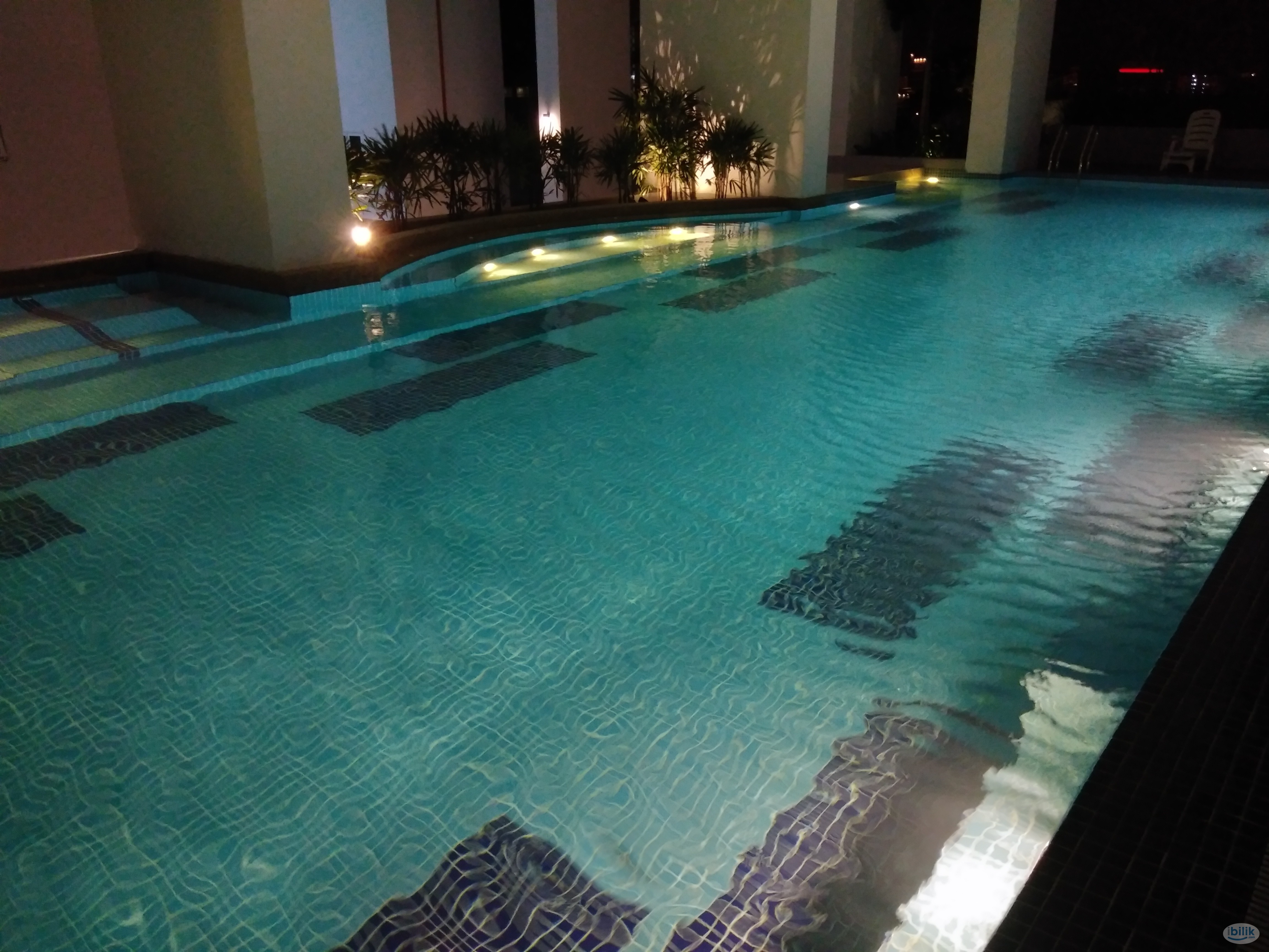 Fully Furnished Aircon Middle Room with Car Park at Boulevard Serviced Apartment - Image 5