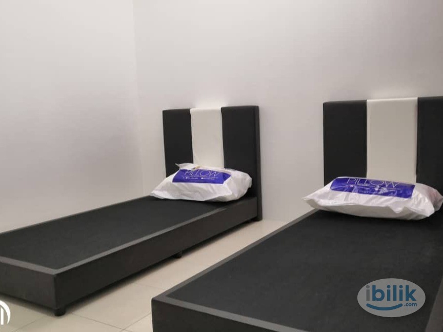 Middle Room at Bangi, Selangor - Image 1