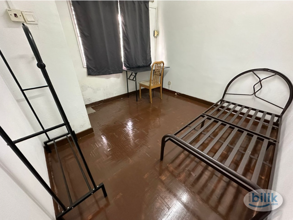 One Month Deposit 😲 Middle Room + Personal Bathroom for Rent in USJ, Subang Jaya - Image 1