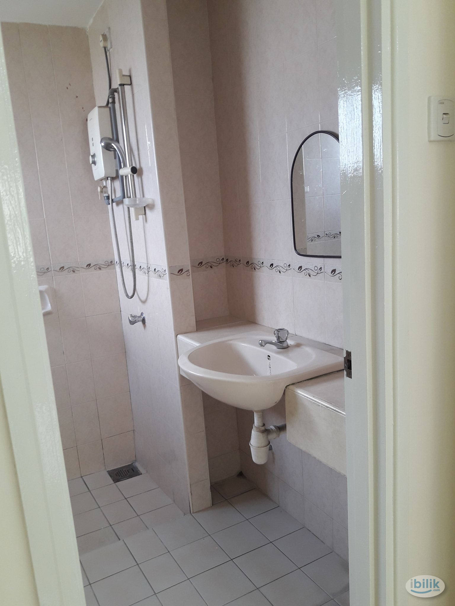 big single room at pelangi utama condo - Image 2