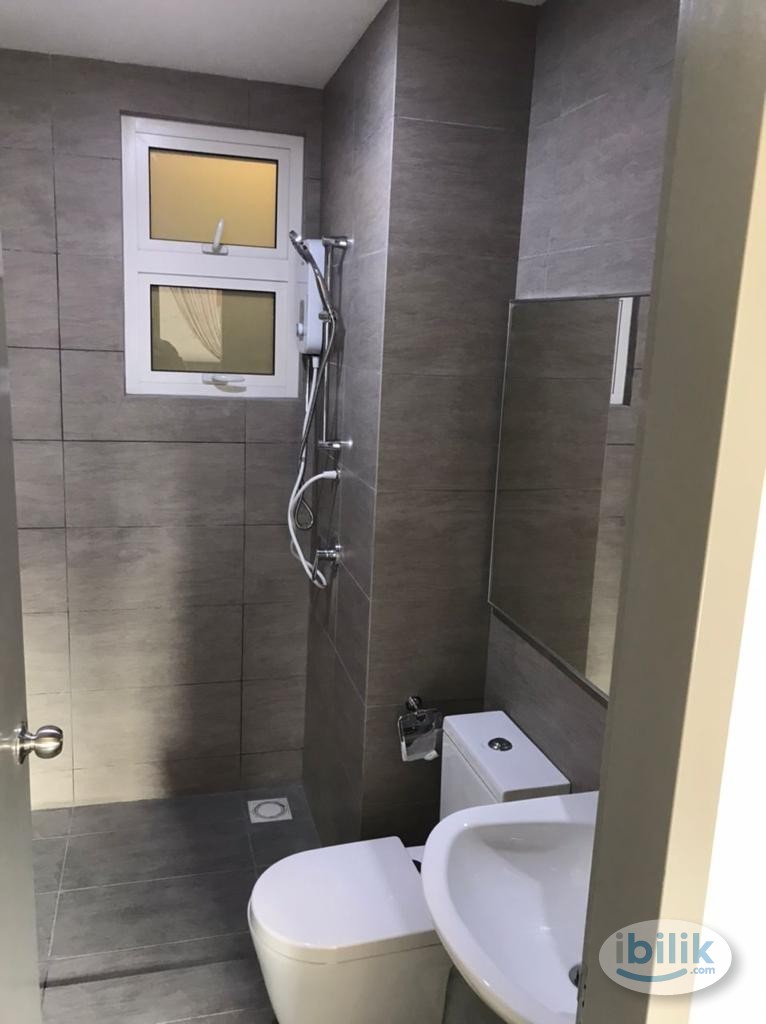 Female masterbedroom private bathroom  - Image 2