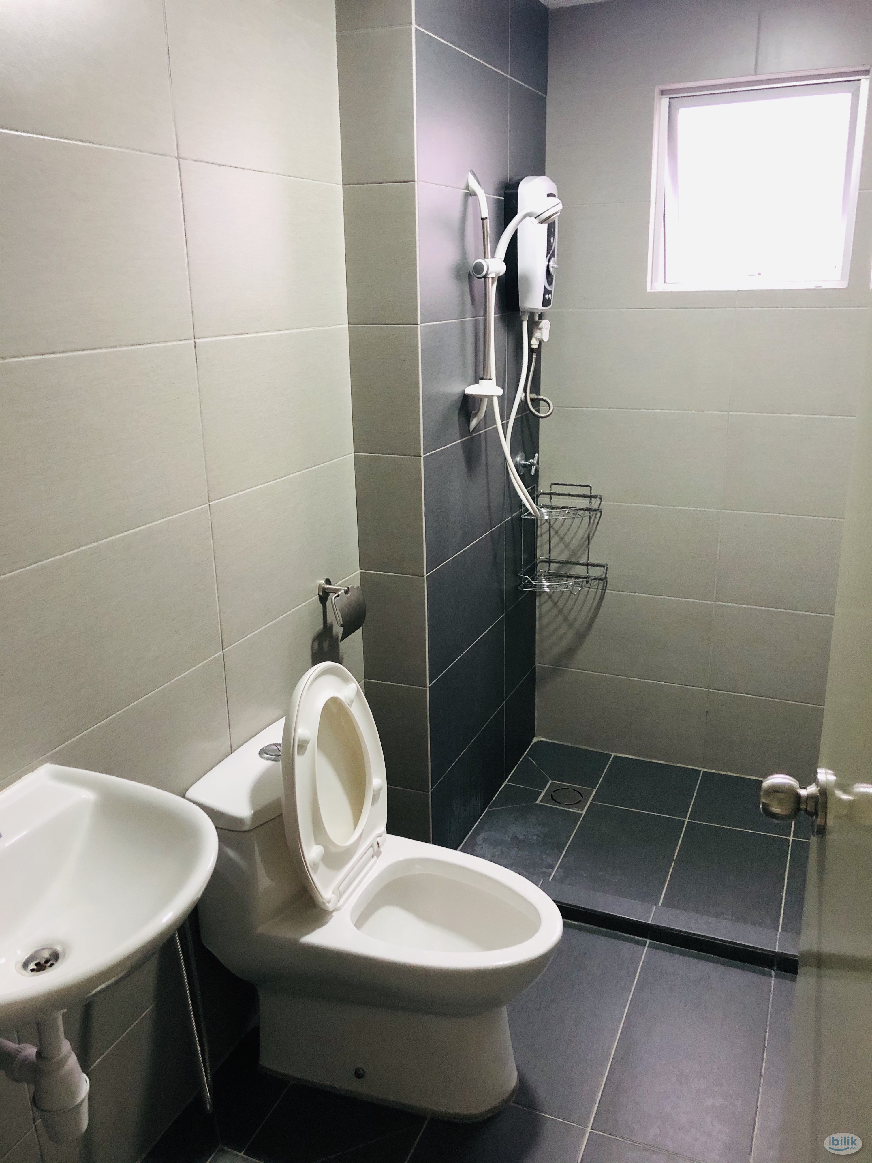 🌟Master Room for Long-Term Comfort at Old Klang Road, Kuala Lumpur - Image 3