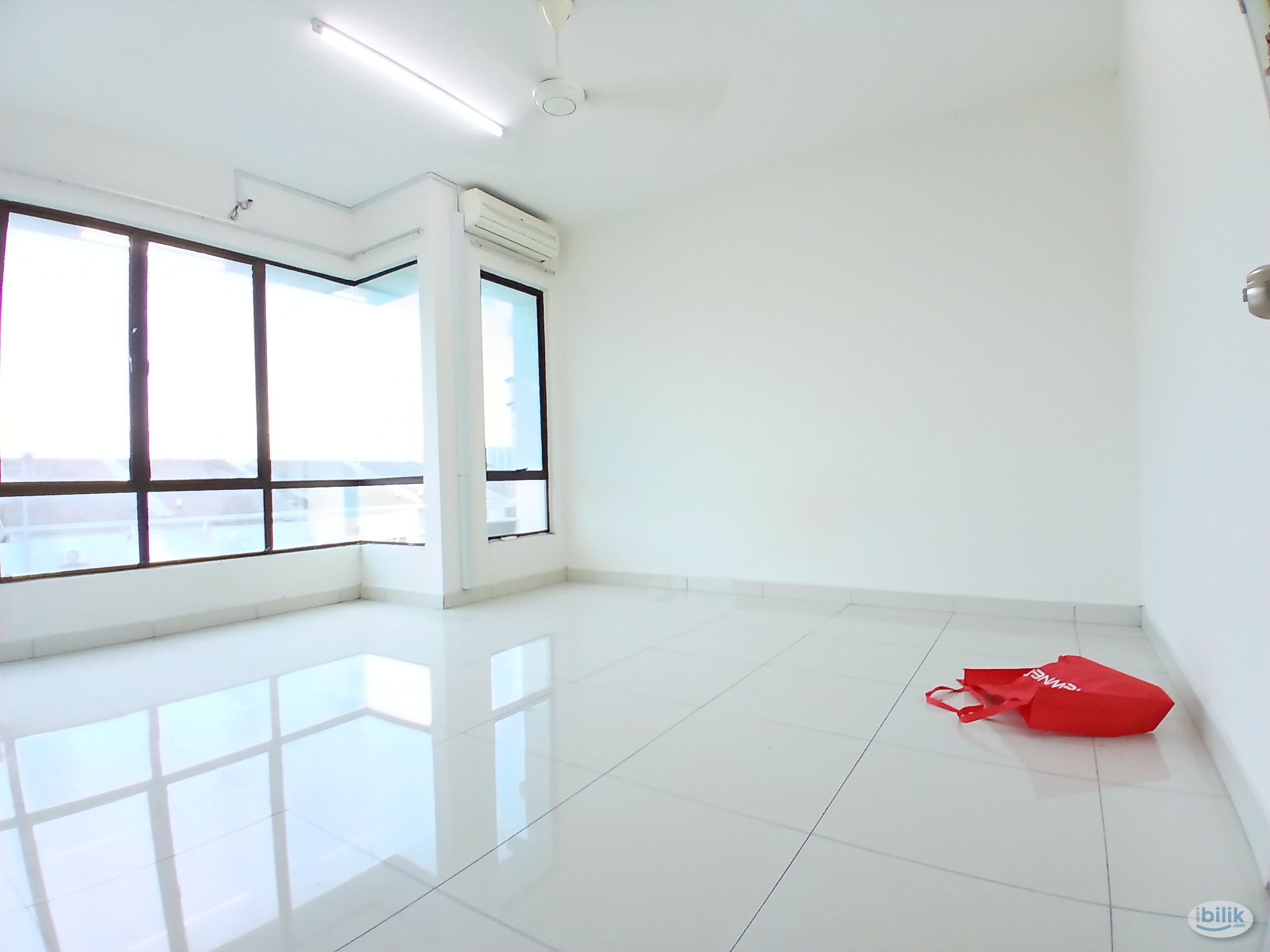 Female Unit - 2nd Master Room with FREE Carpark - Image 2