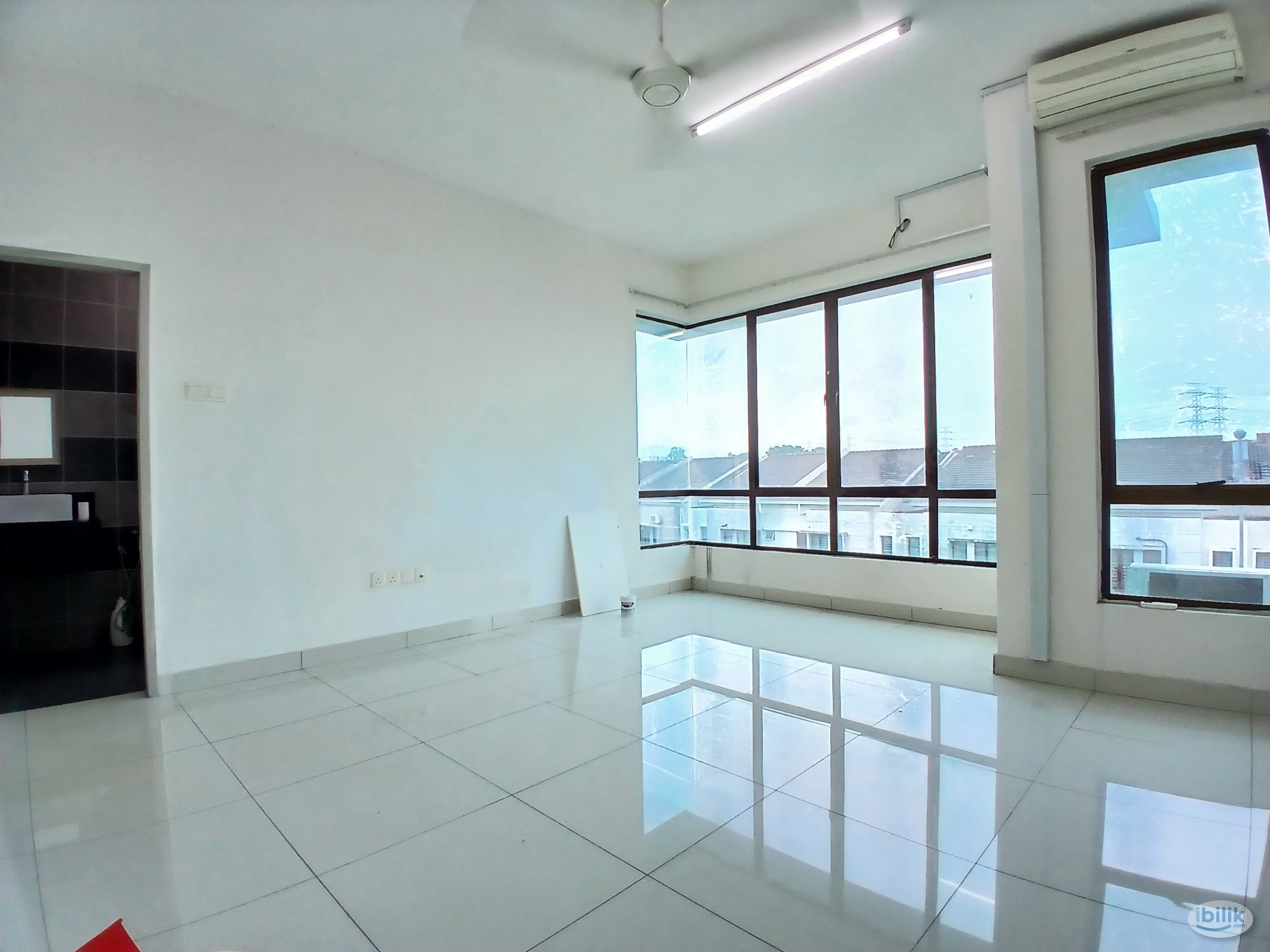 Female Unit - 2nd Master Room with FREE Carpark - Image 3