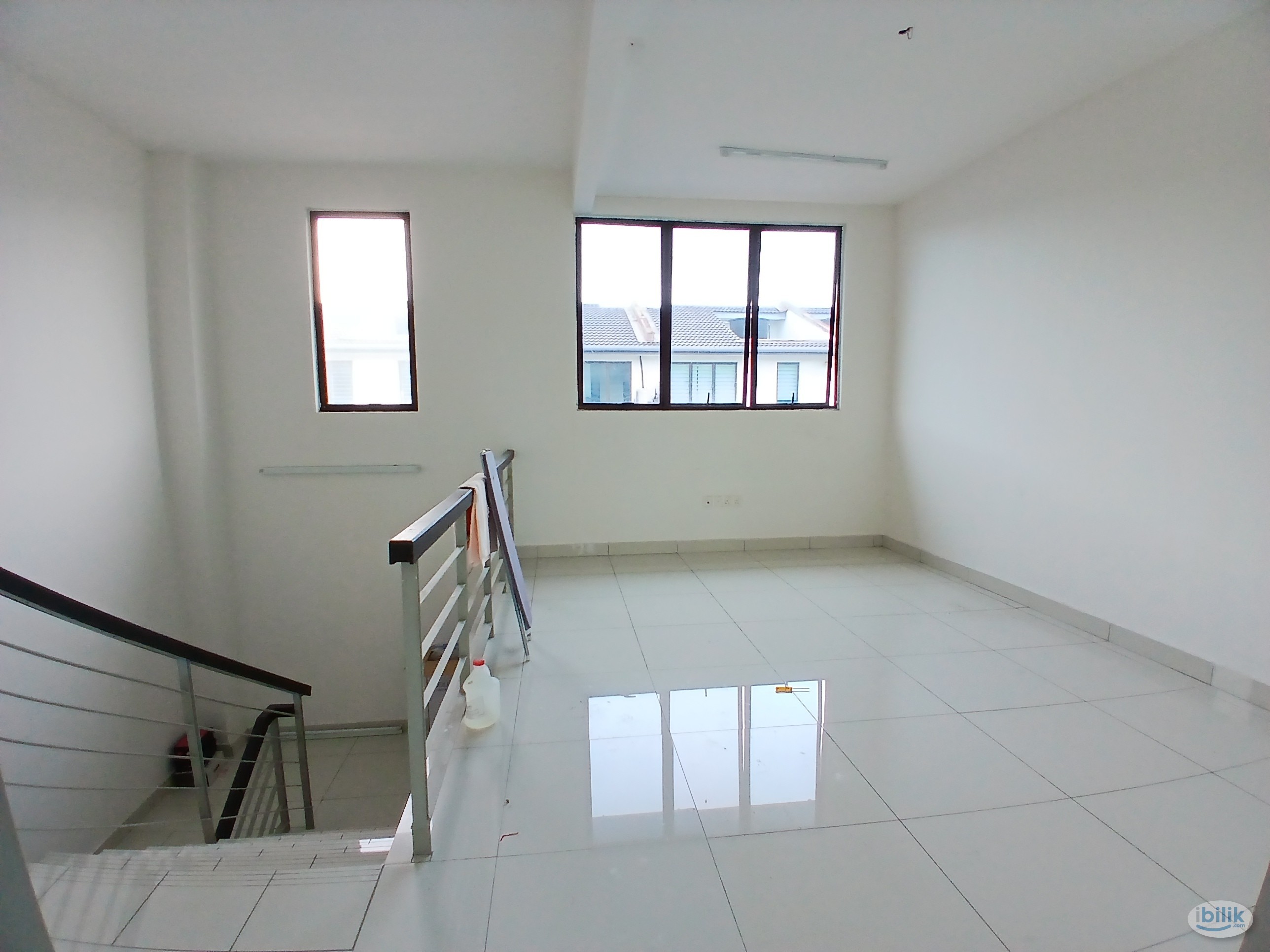 Female Unit - 2nd Master Room with FREE Carpark - Image 4