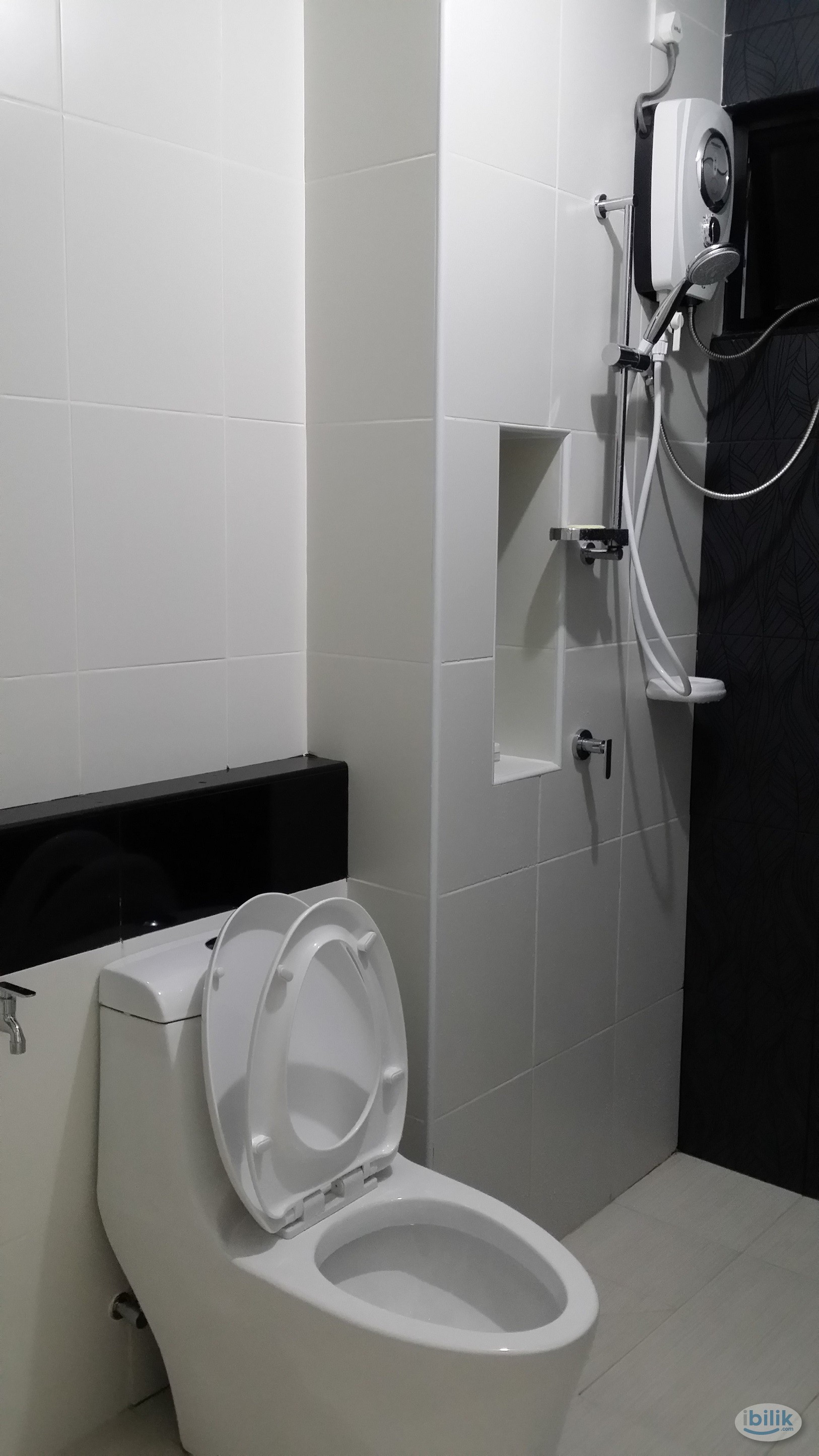 Sky Peak Residences - Middle Room at Setia Tropika (Opp. Lotus), JB - Image 3