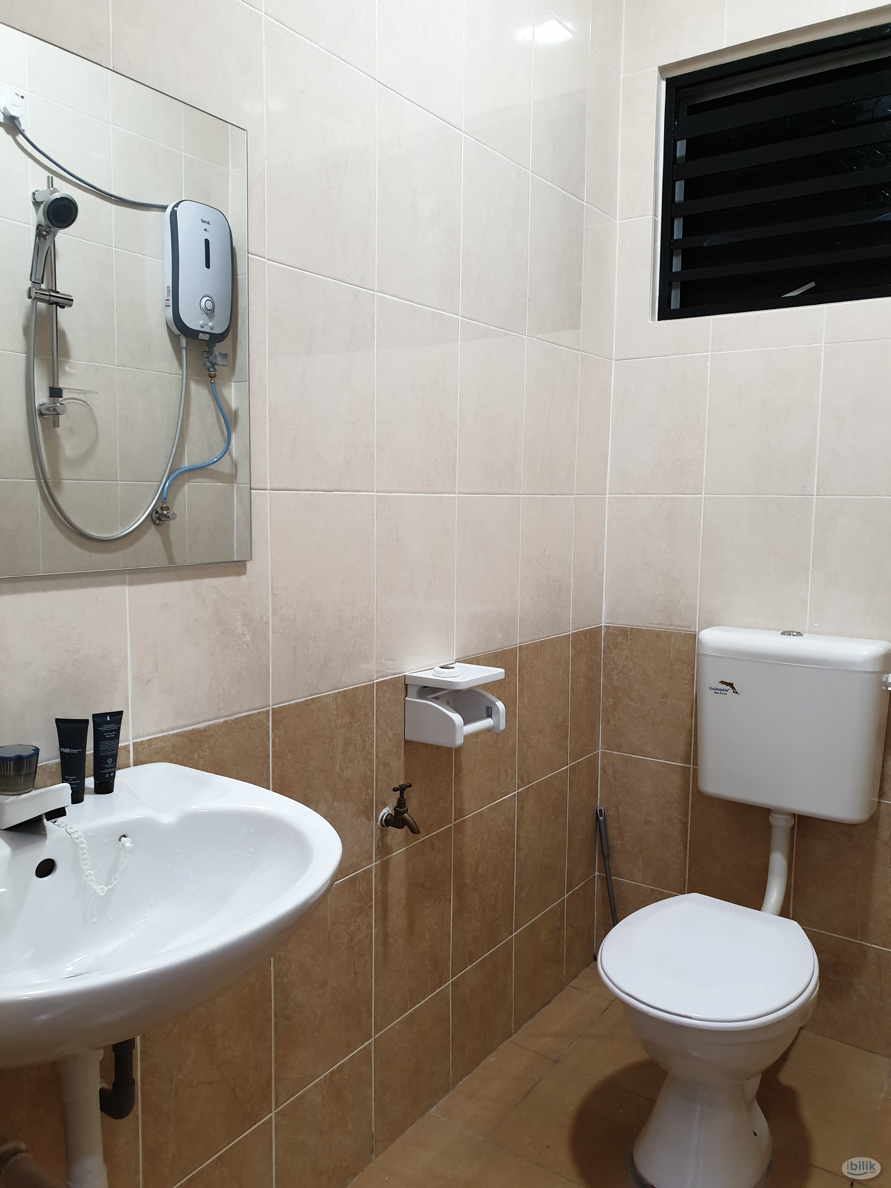 Sitiawan-Manjung Comfortable Room - Image 1