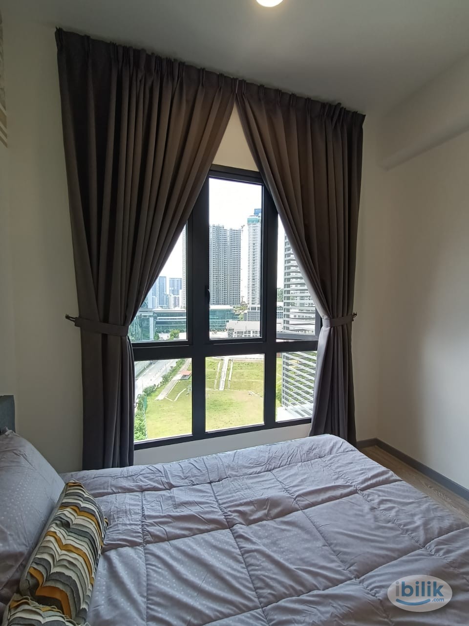 Midway Marvels: Rent Your Middle Room Oasis at Bangsar South, Pantai - Image 1