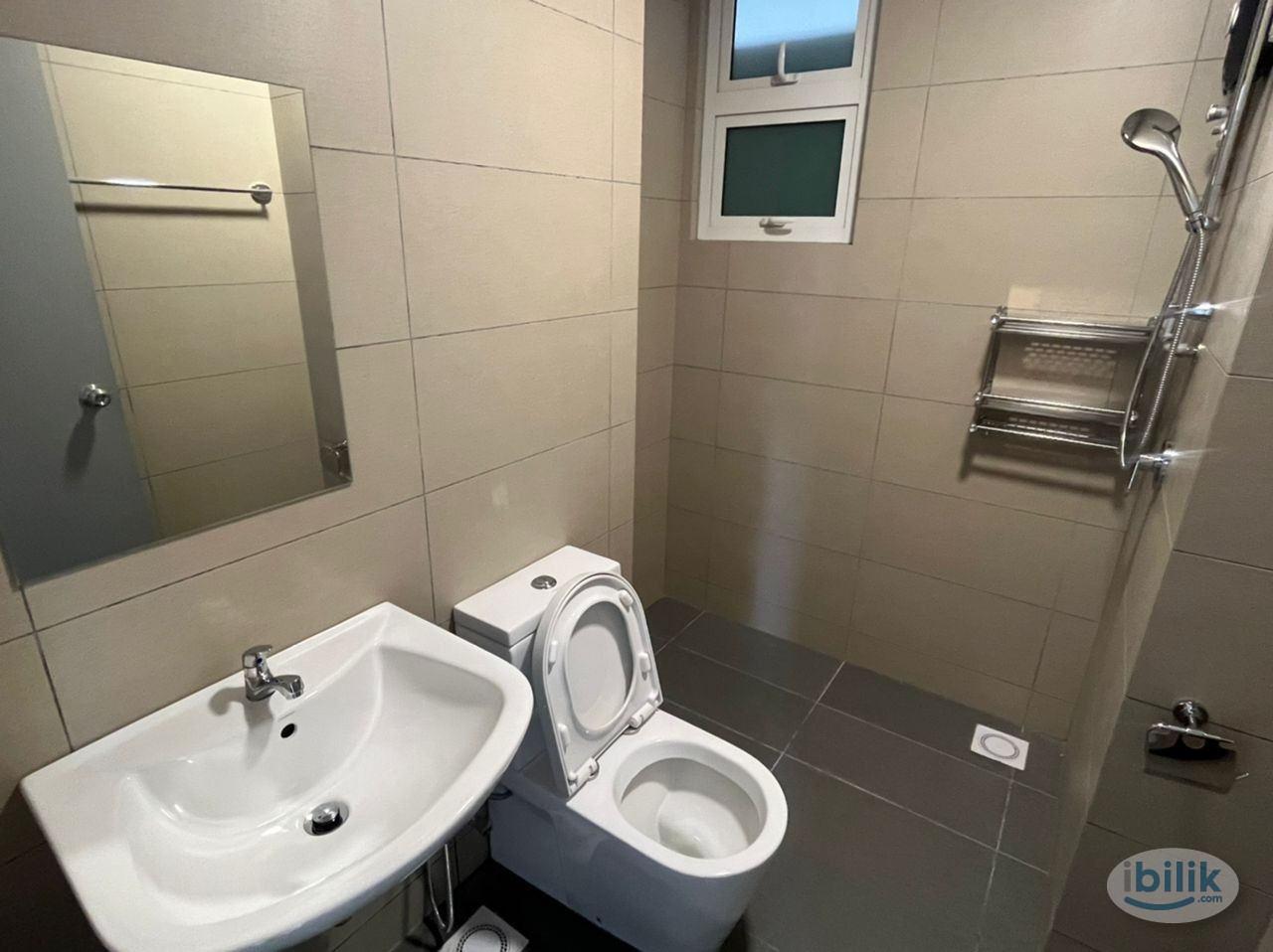 Affordable Middle Room – Great Deal Titiwangsa Views, Kuala Lumpur - Image 3