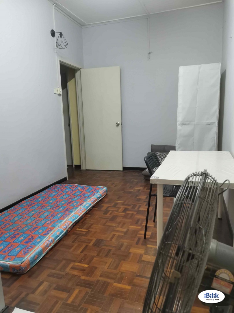Middle & Small Rooms at Kemuning Greenville, Kota Kemuning - Image 1