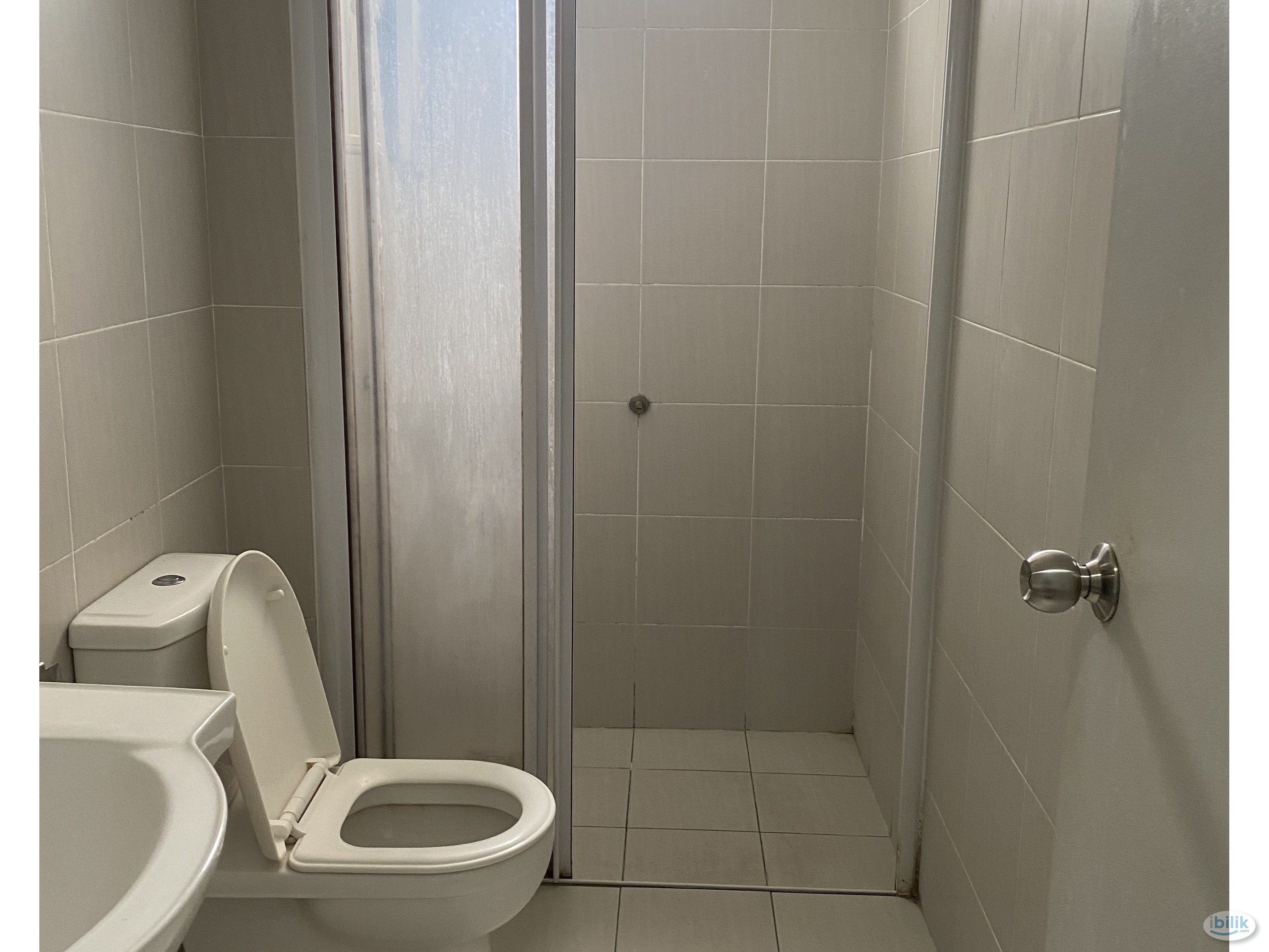 Single Room at Meridin Bayvue, Masai - Image 3