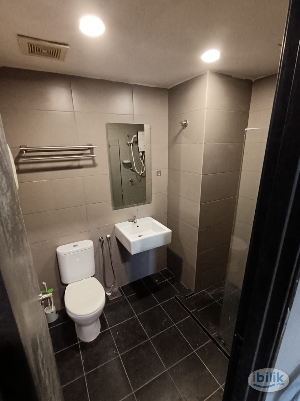 PRIVATE/SINGLE COLIVING ROOM BUKIT BINTANG 🛏 - Image 4