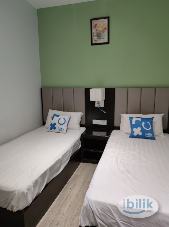 【ZERO DEPOSIT❗️】Private room for rent at Amigo Hotel 🥳 - Image 1
