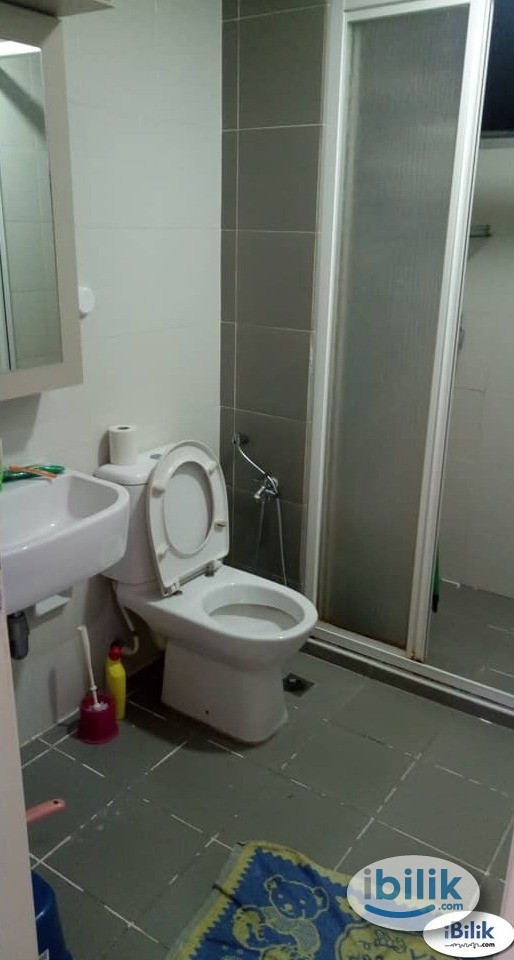 Middle Room at Elit Heights, Bayan Baru - Image 3