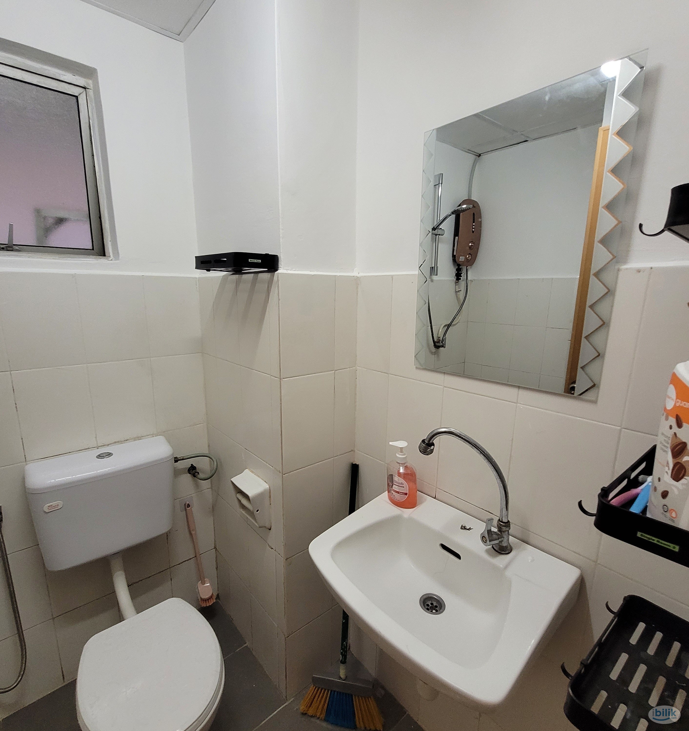 Super Clean Single Room, F/F, All inclusive, Sunway Velocity, Visio, Signature office, near MRT - Image 3