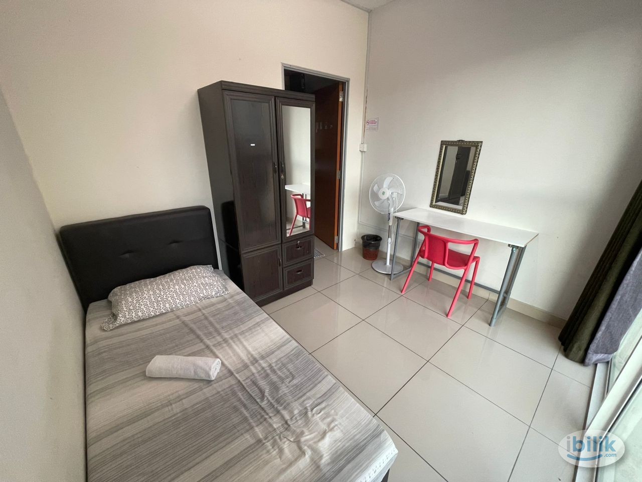 Middle Room at Block J Pacific Place, Ara Damansara - Image 1