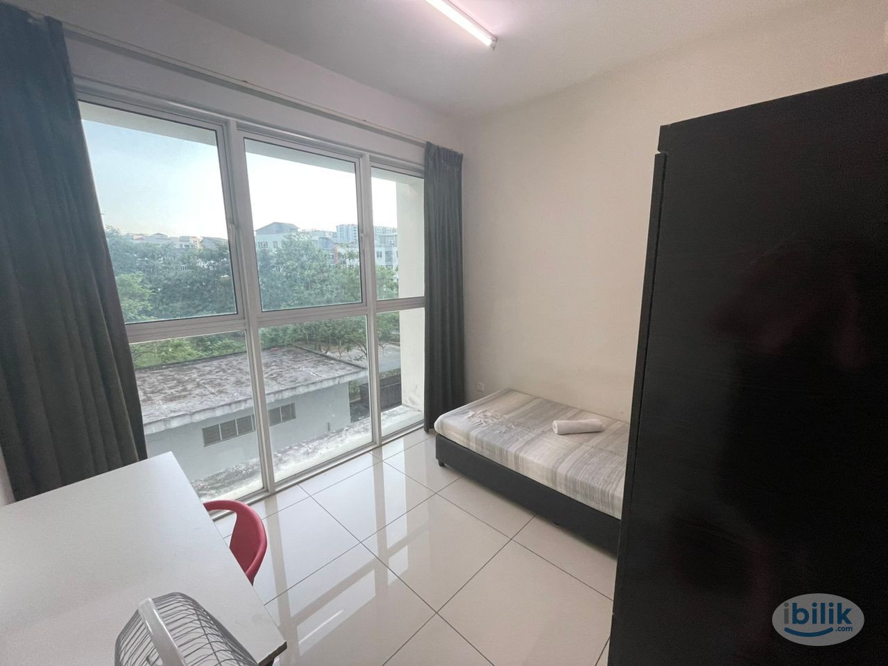 Middle Room at Block J Pacific Place, Ara Damansara - Image 2