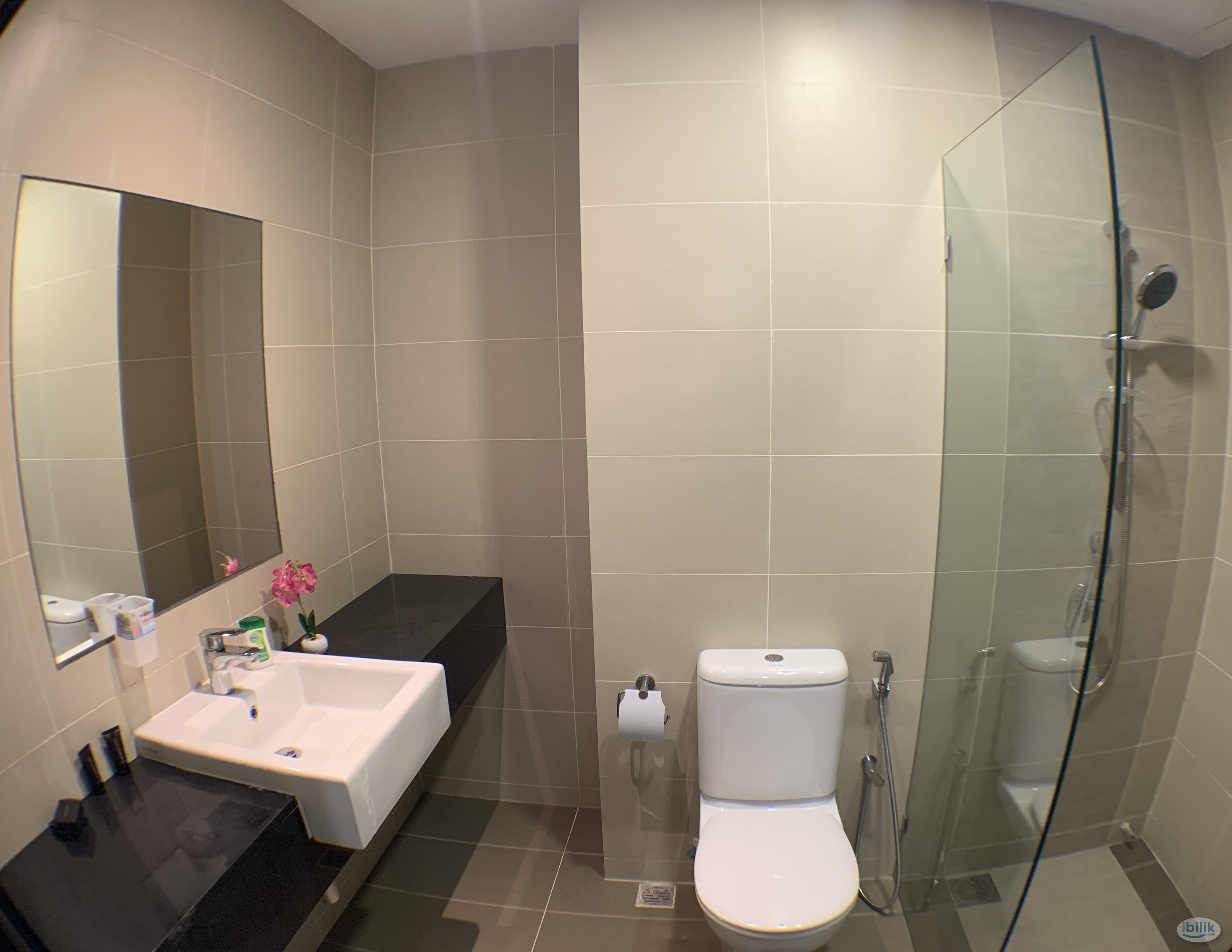 Master Room at Tropicana Bay Residences, Bayan Indah - Image 2