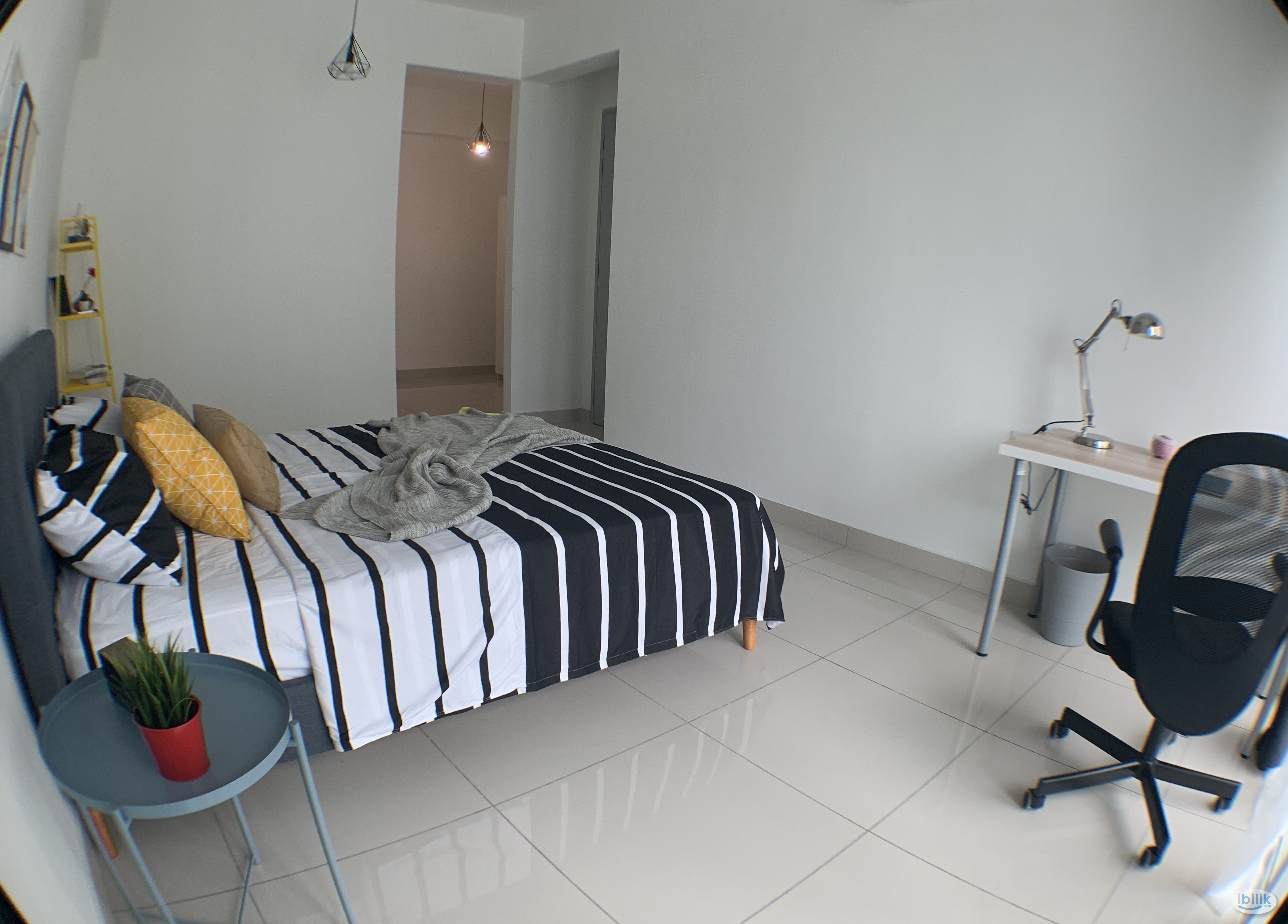 Master Room at Tropicana Bay Residences, Bayan Indah - Image 3