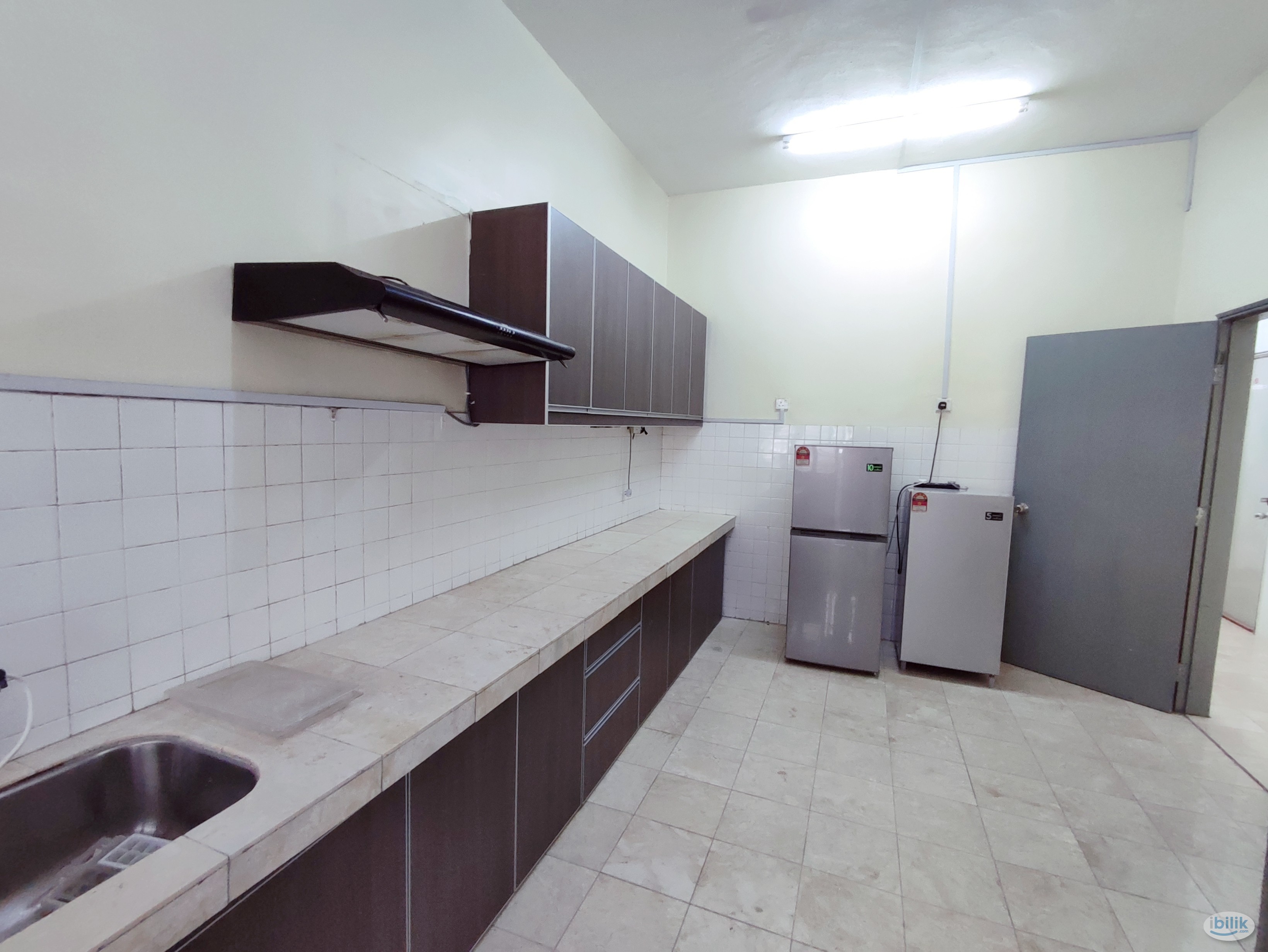 For a single female private room available at uptown Damansara - Image 3
