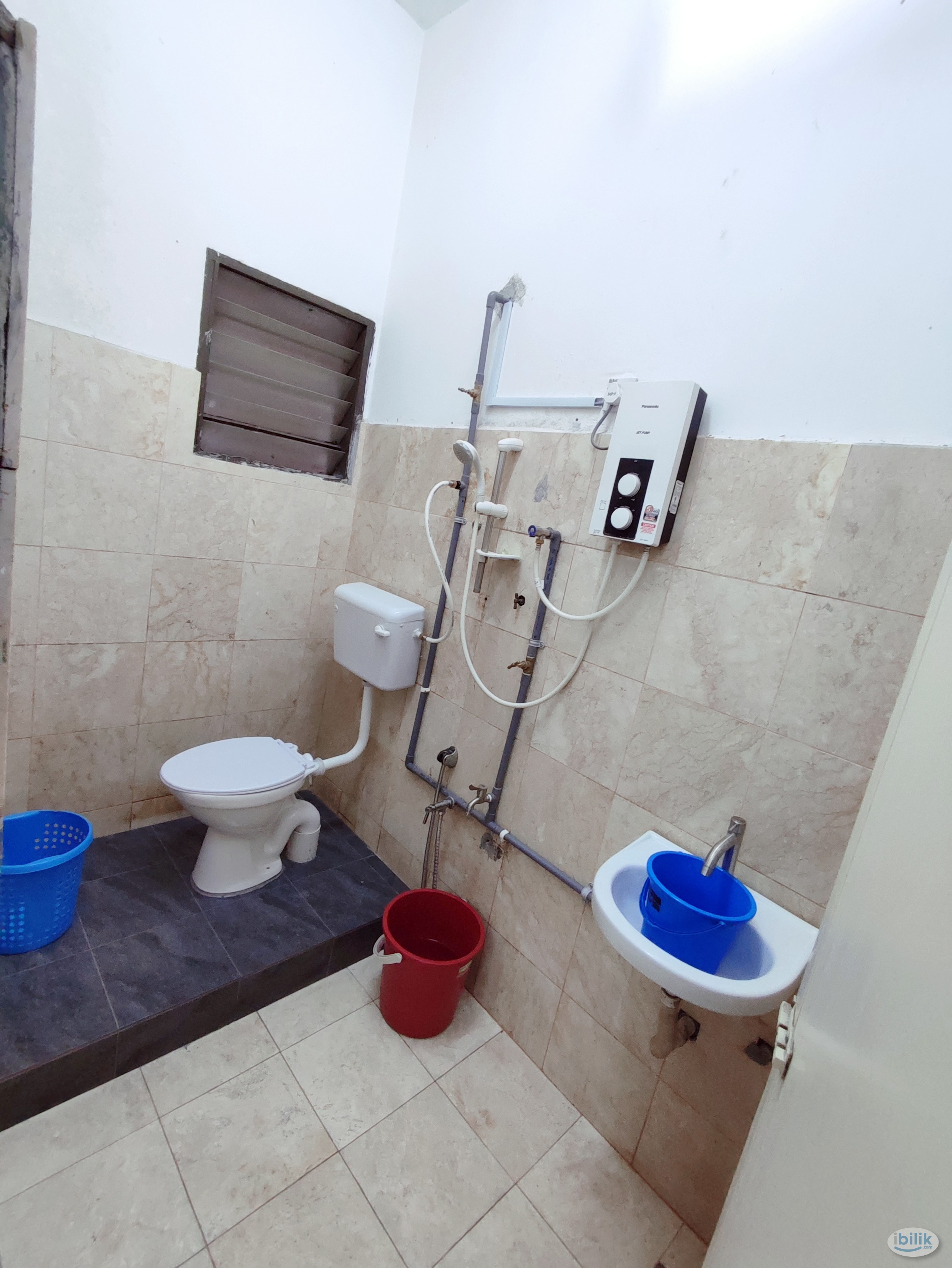 For a single female private room available at uptown Damansara - Image 4
