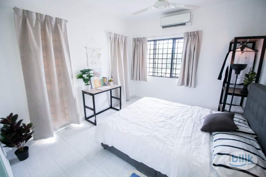 Master bedroom at uptown Damansara available - Image 1